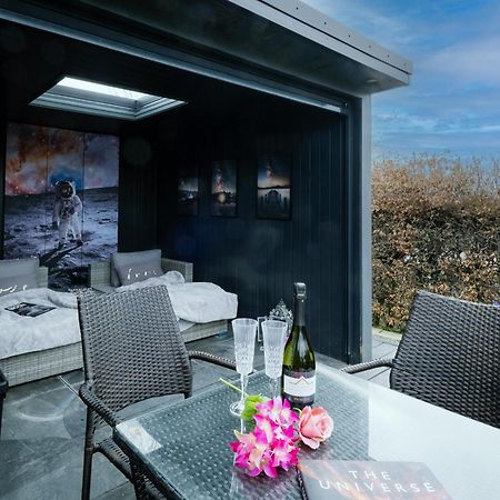 Rockside - Luxury 1 Bedroom Home With Hot Tub, Central Location, Parking And Pet Friendly Windermere Esterno foto