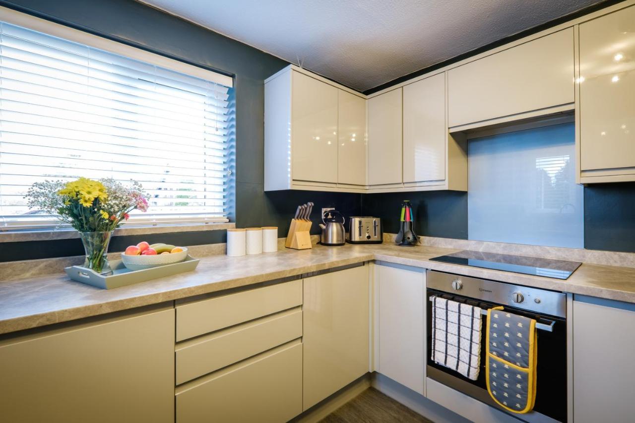 Rockside - Luxury 1 Bedroom Home With Hot Tub, Central Location, Parking And Pet Friendly Windermere Esterno foto