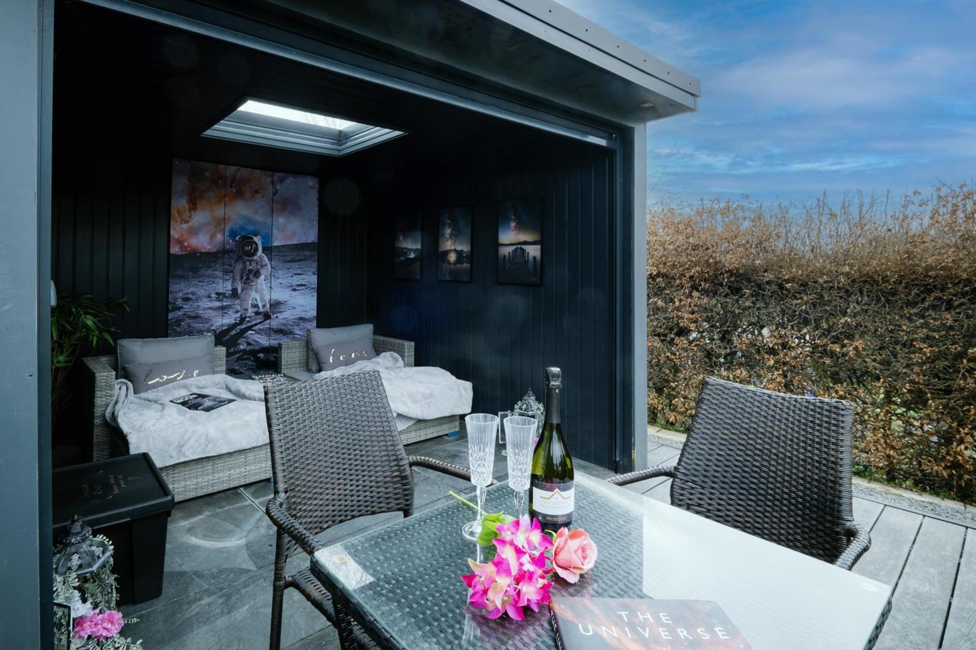 Rockside - Luxury 1 Bedroom Home With Hot Tub, Central Location, Parking And Pet Friendly Windermere Esterno foto